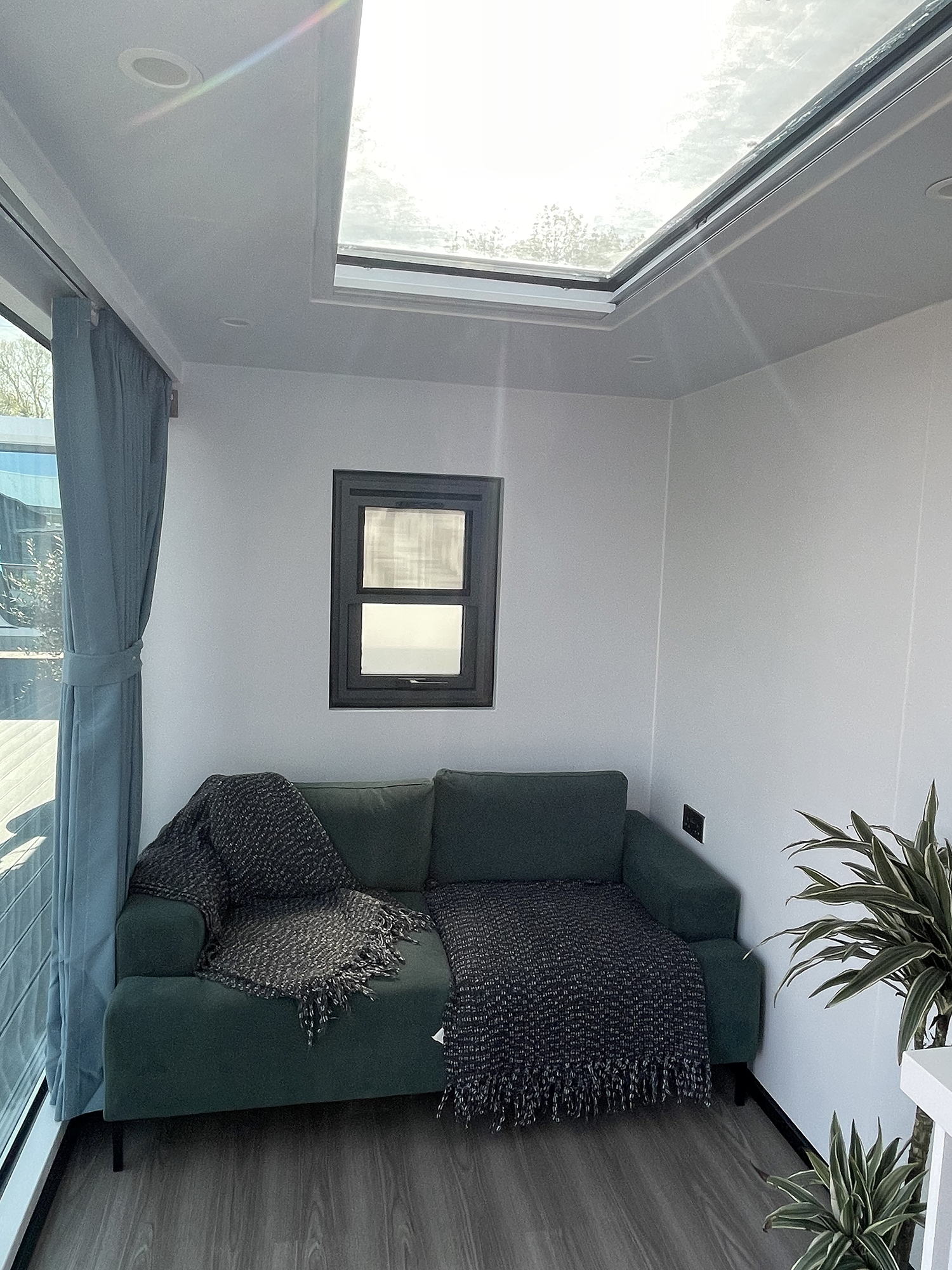 London Capsule House 665907c61o31ef63422fbbf83aafd1a2