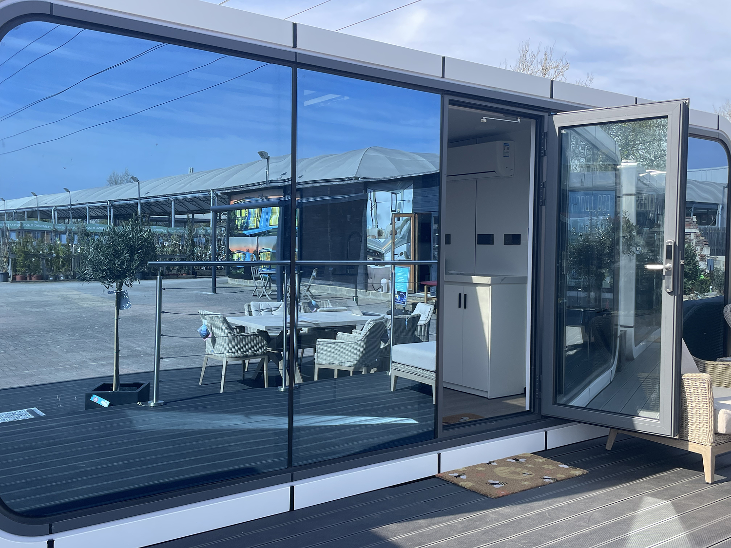 London Capsule House d2d3c0efcra6426d19ac57eb849fc3d5